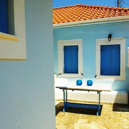2 Bedrooms House At 400 M Away From The Beach With Sea View Enclosed Garden And Wifi * Evreti