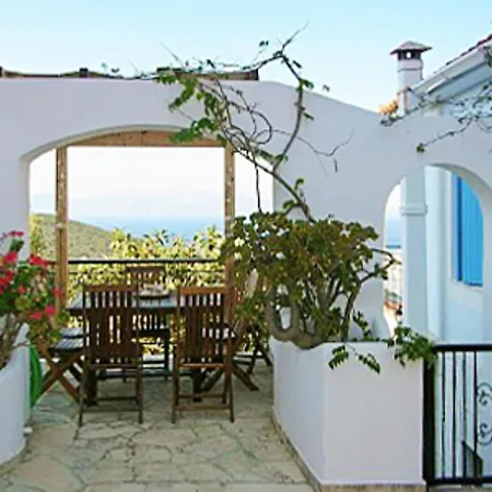 2 Bedrooms House At 400 M Away From The Beach With Sea View Enclosed Garden And Wifi * Evreti
