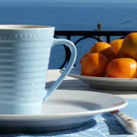 2 Bedrooms House At 400 M Away From The Beach With Sea View Enclosed Garden And Wifi Holiday home *