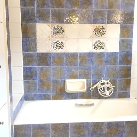 2 Bedrooms House At 400 M Away From The Beach With Sea View Enclosed Garden And Wifi Holiday home *